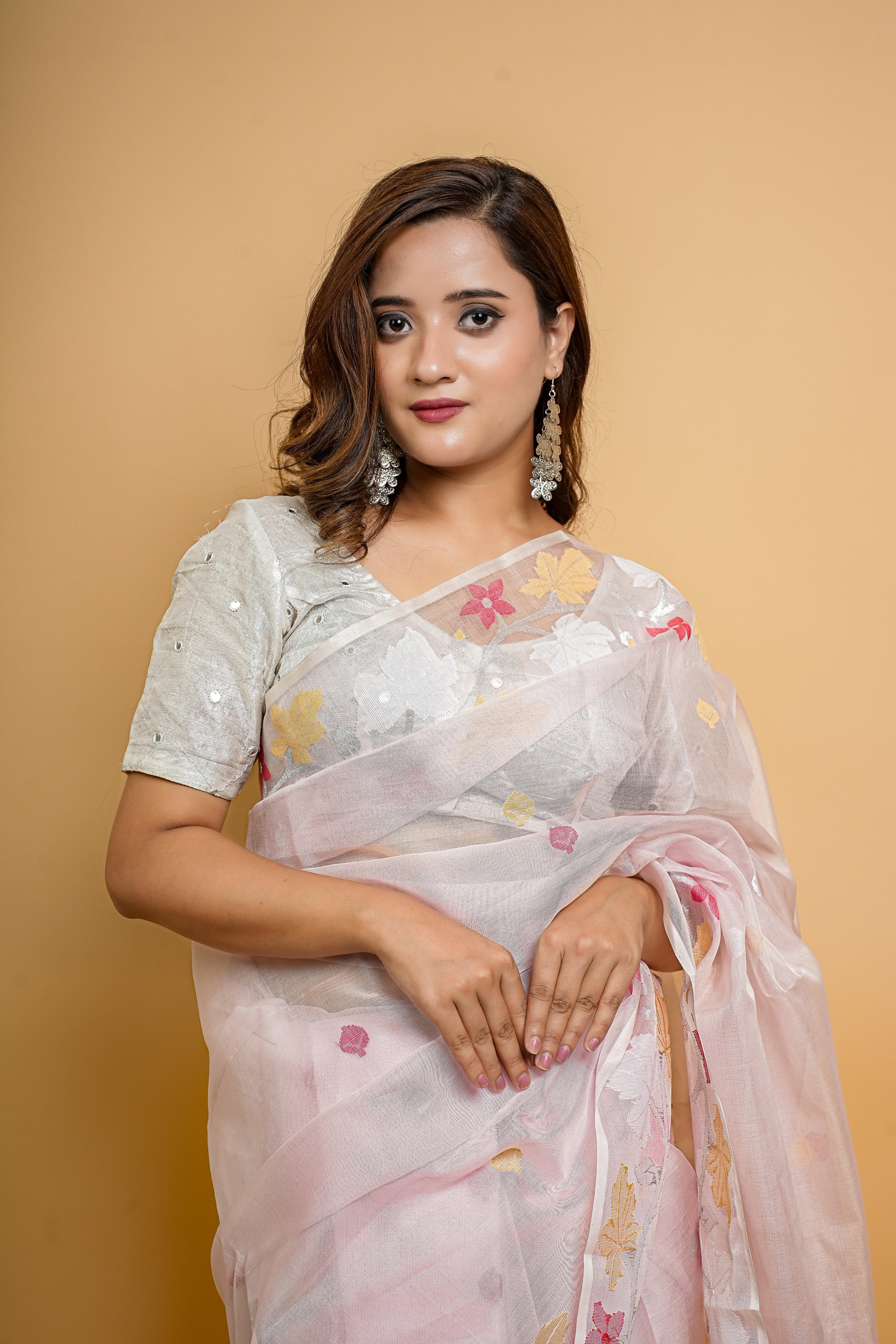 Light Pink Bengali Jamdani Muslin Saree with Floral Motifs