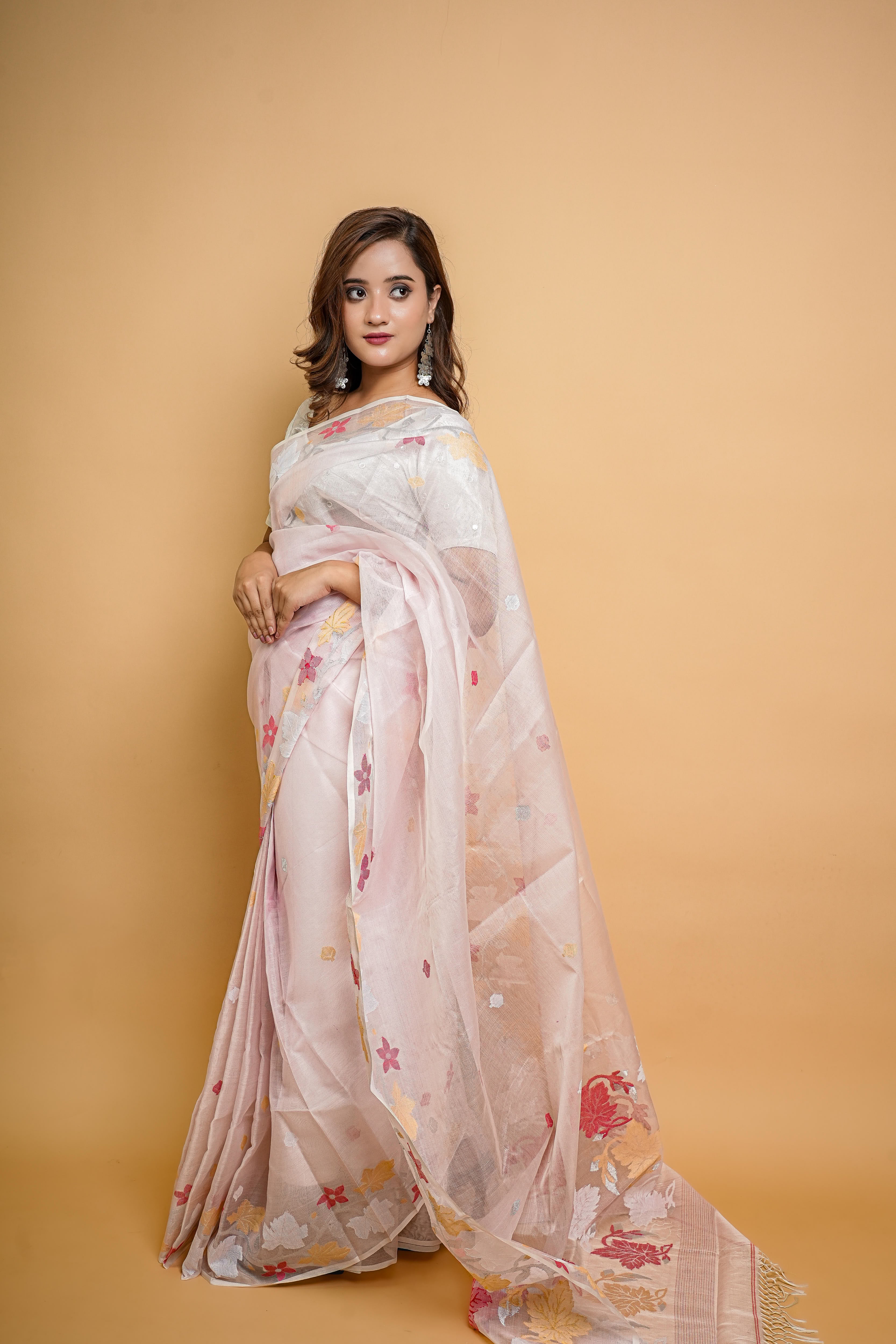 Light Pink Bengali Jamdani Muslin Saree with Floral Motifs