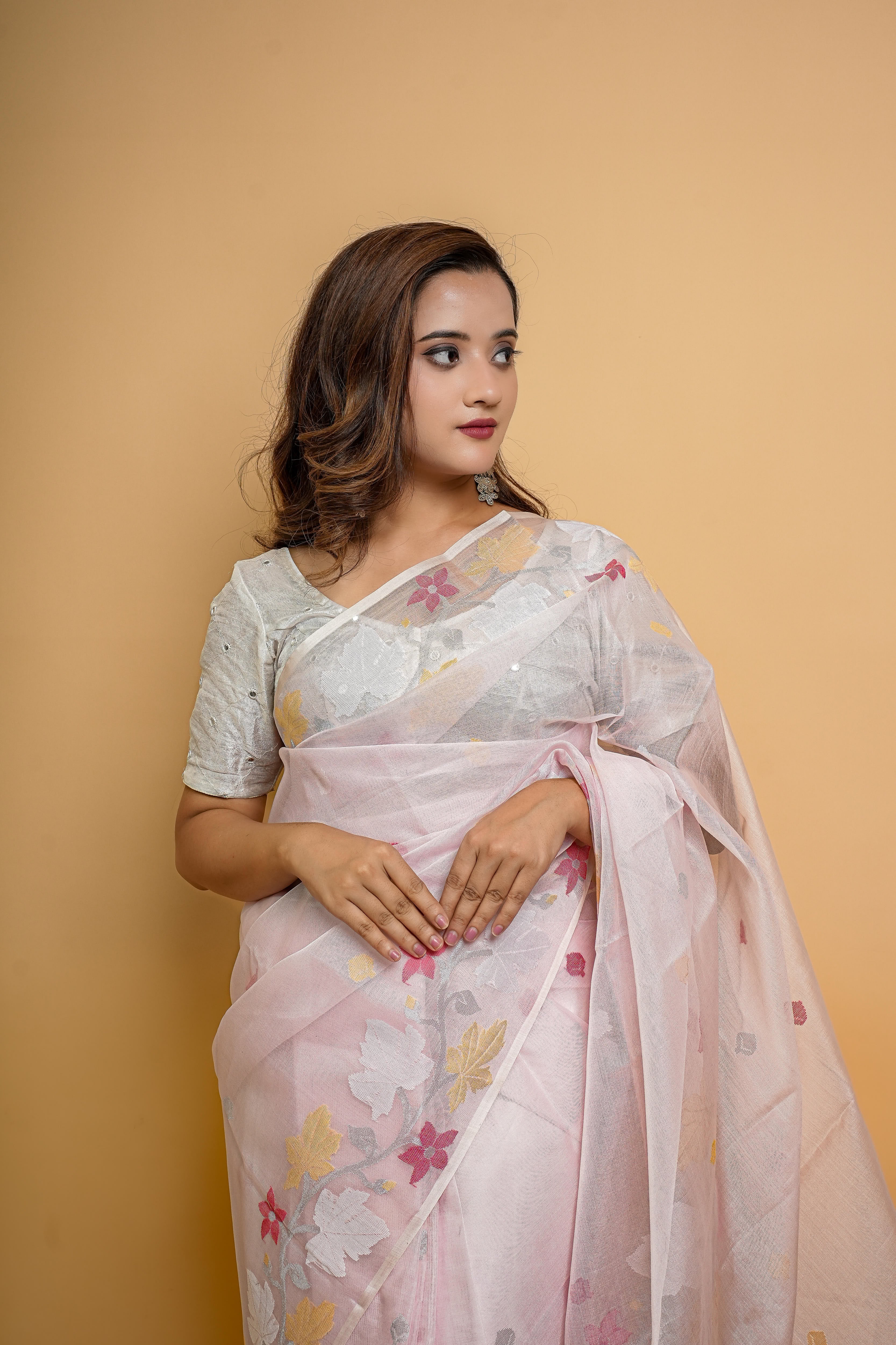 Light Pink Bengali Jamdani Muslin Saree with Floral Motifs