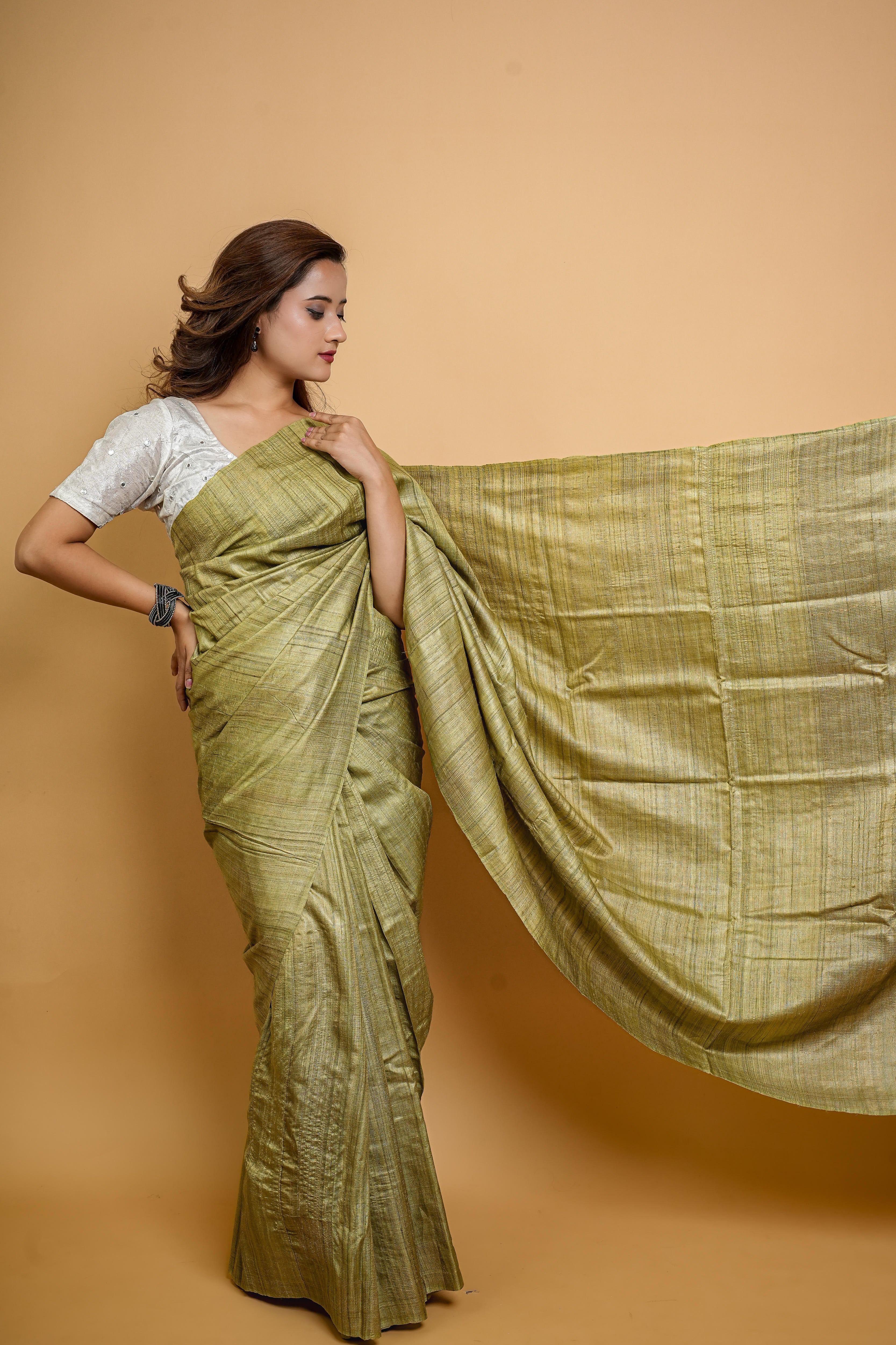 Bengali Handloom Tussar Silk Saree (Bottle Green)
