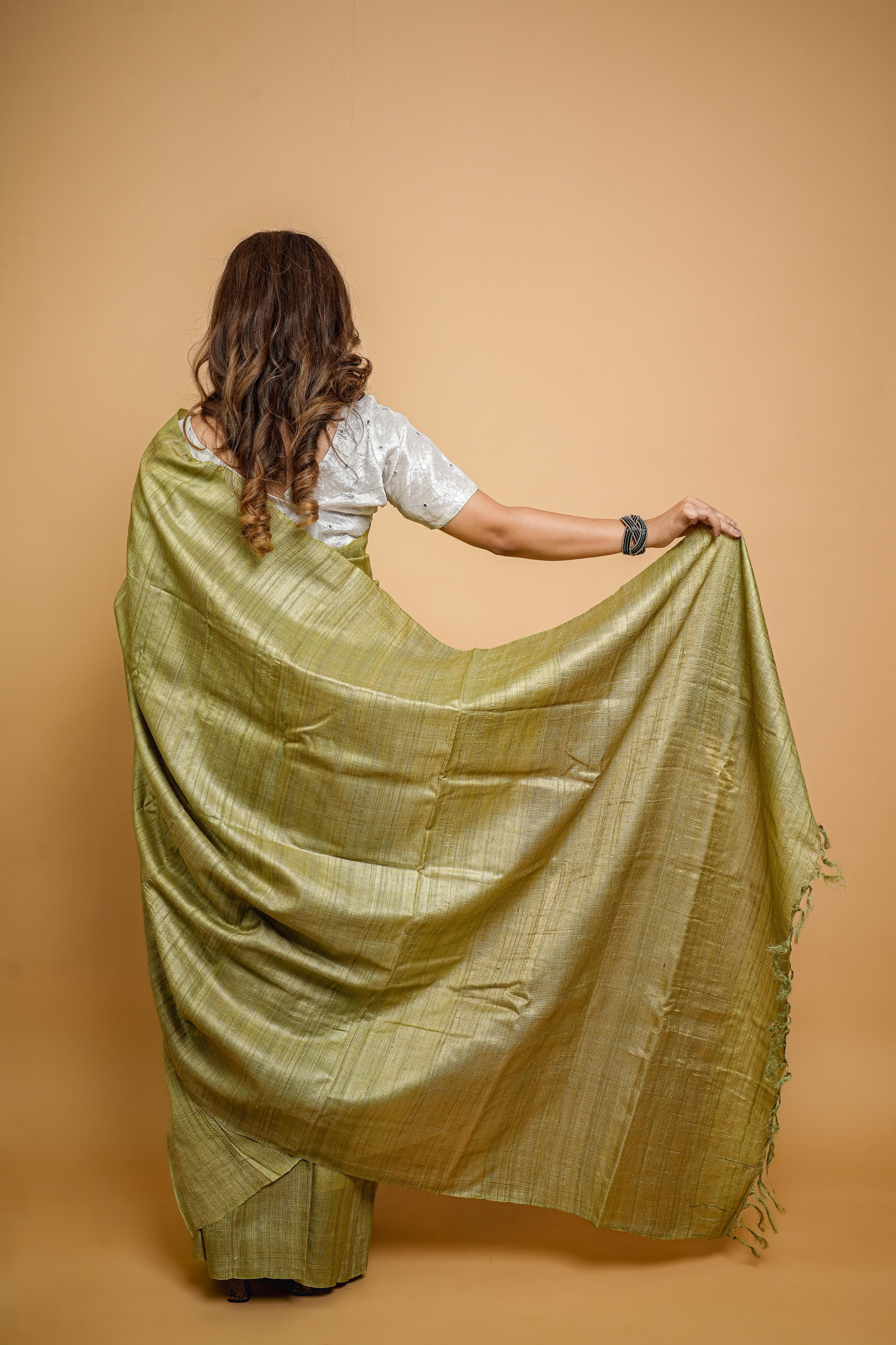 Bengali Handloom Tussar Silk Saree (Bottle Green)