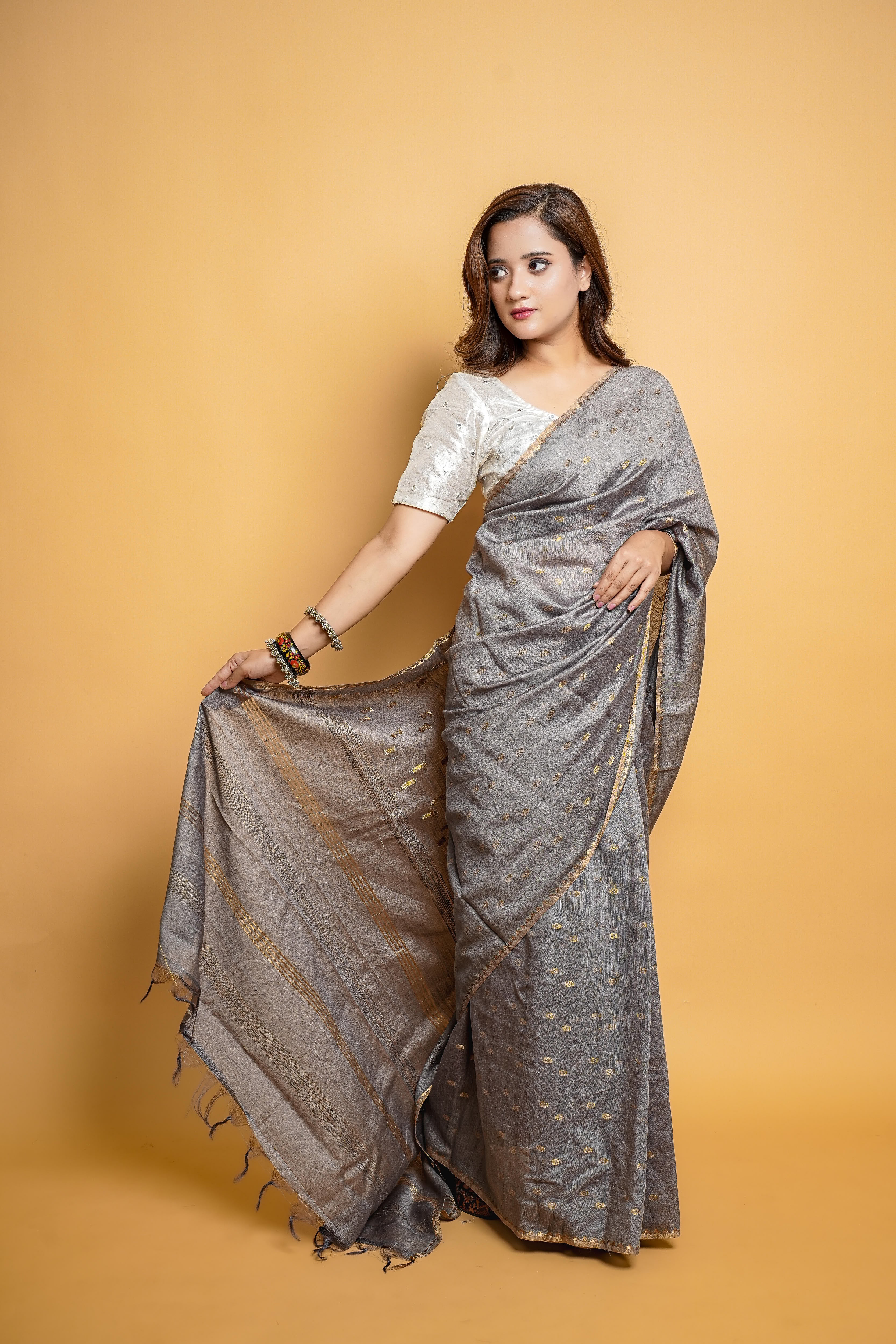 Bengali Handloom Tussar Silk Saree (Grey)