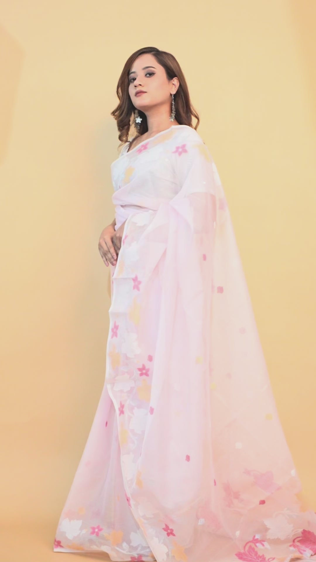 Light Pink Bengali Jamdani Muslin Saree with Floral Motifs